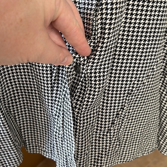 J Jill White Houndstooth Button Up Long Sleeve Rayon Shirt Size Medium - Picture 3 of 10